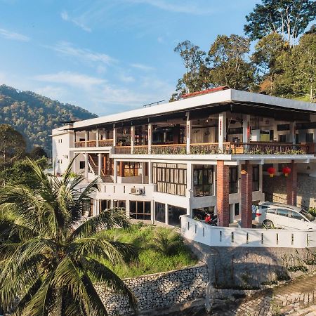 Ellin Forest Karaoke & Pool Resort Bukit Tinggi ベントン エクステリア 写真