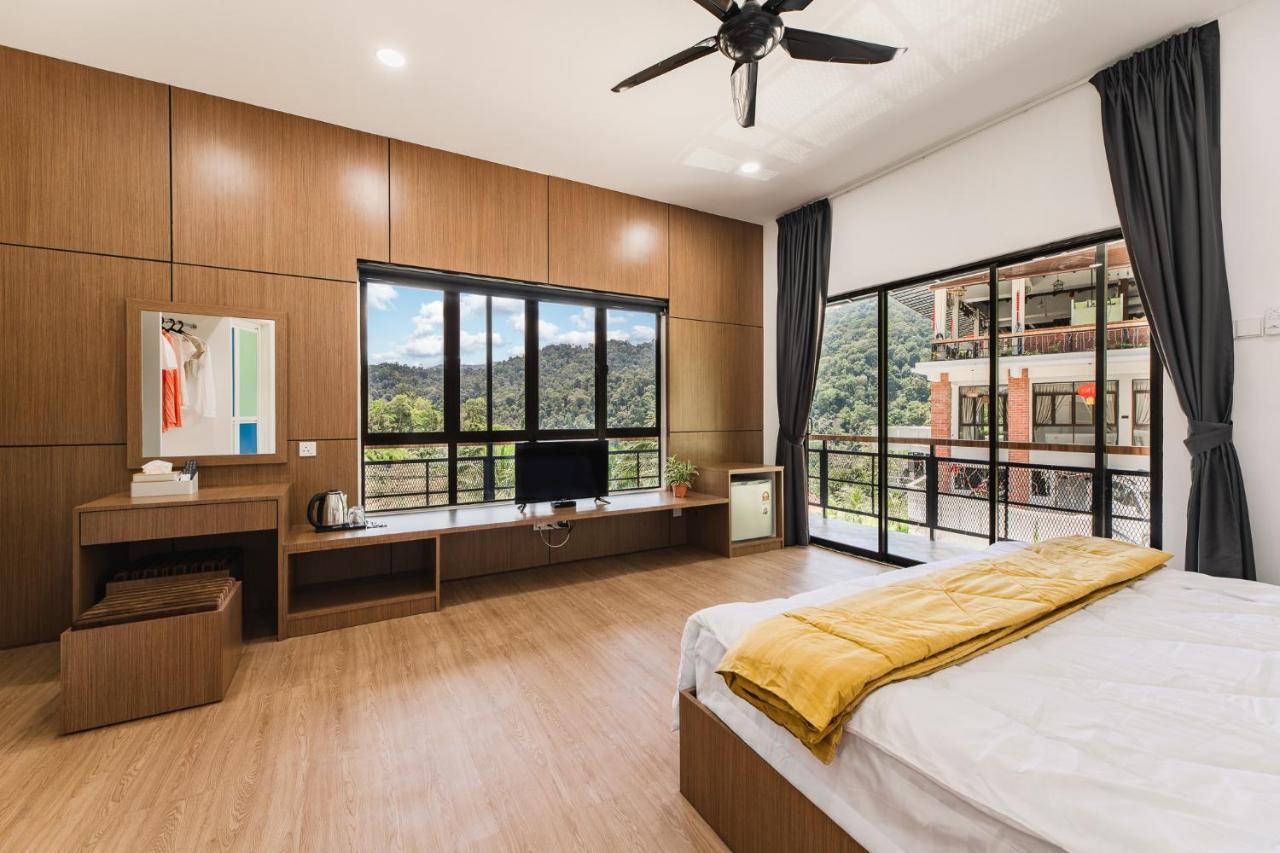 Ellin Forest Karaoke & Pool Resort Bukit Tinggi ベントン エクステリア 写真
