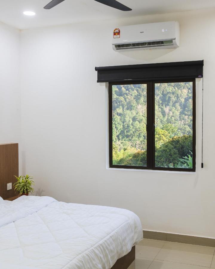 Ellin Forest Karaoke & Pool Resort Bukit Tinggi ベントン エクステリア 写真