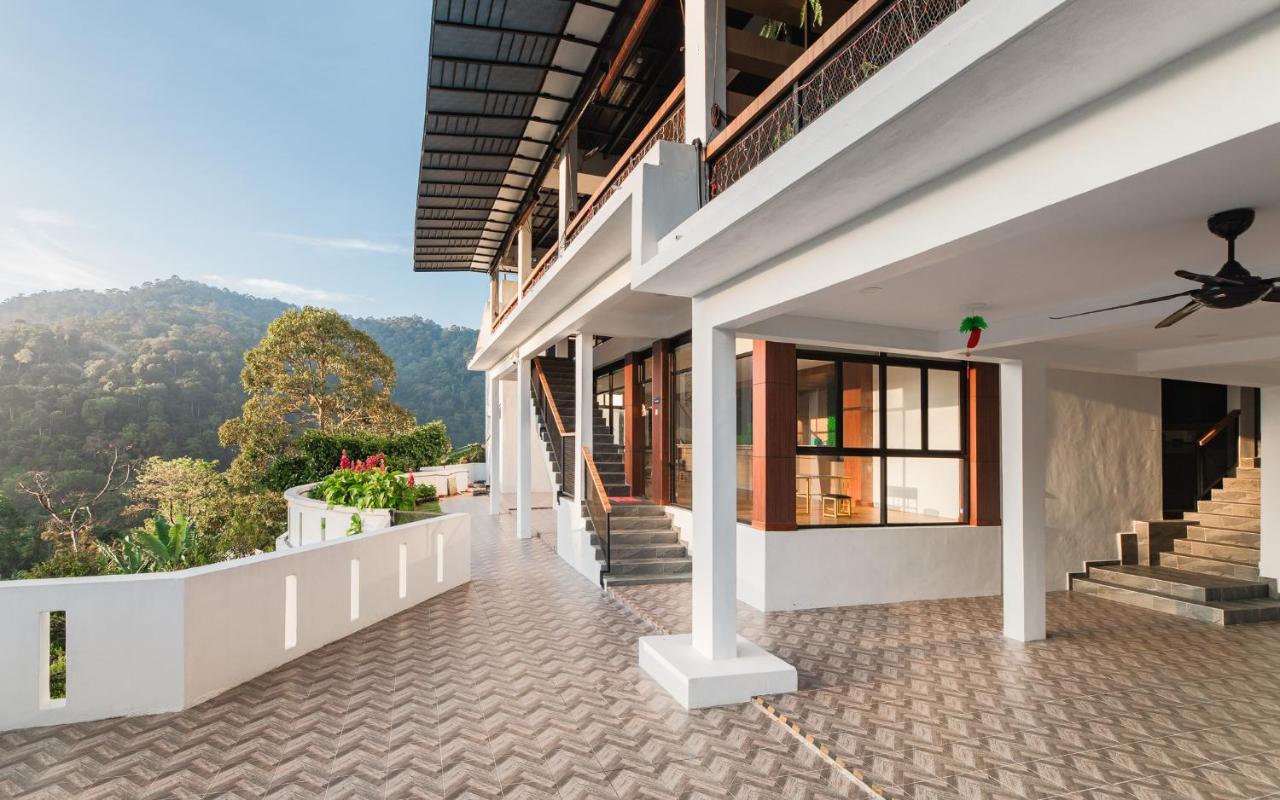 Ellin Forest Karaoke & Pool Resort Bukit Tinggi ベントン エクステリア 写真
