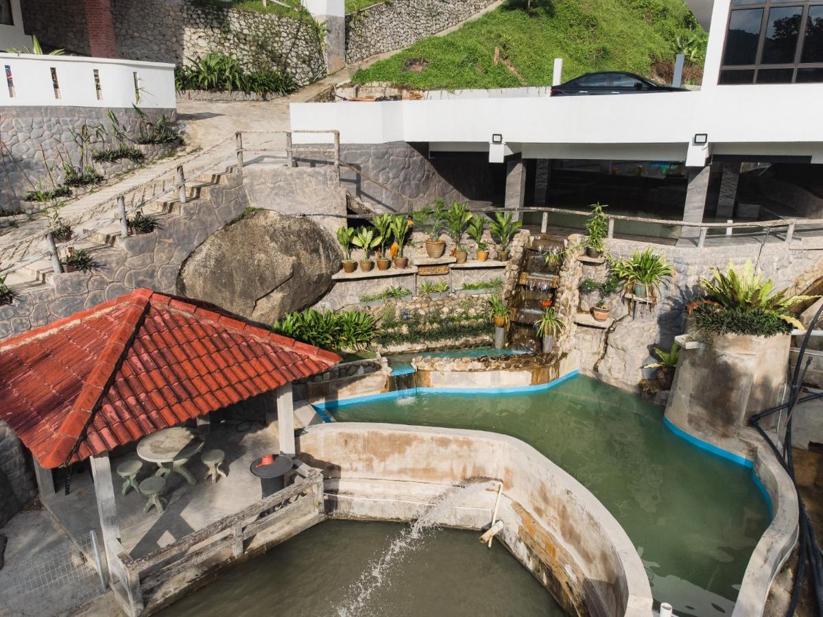 Ellin Forest Karaoke & Pool Resort Bukit Tinggi ベントン エクステリア 写真